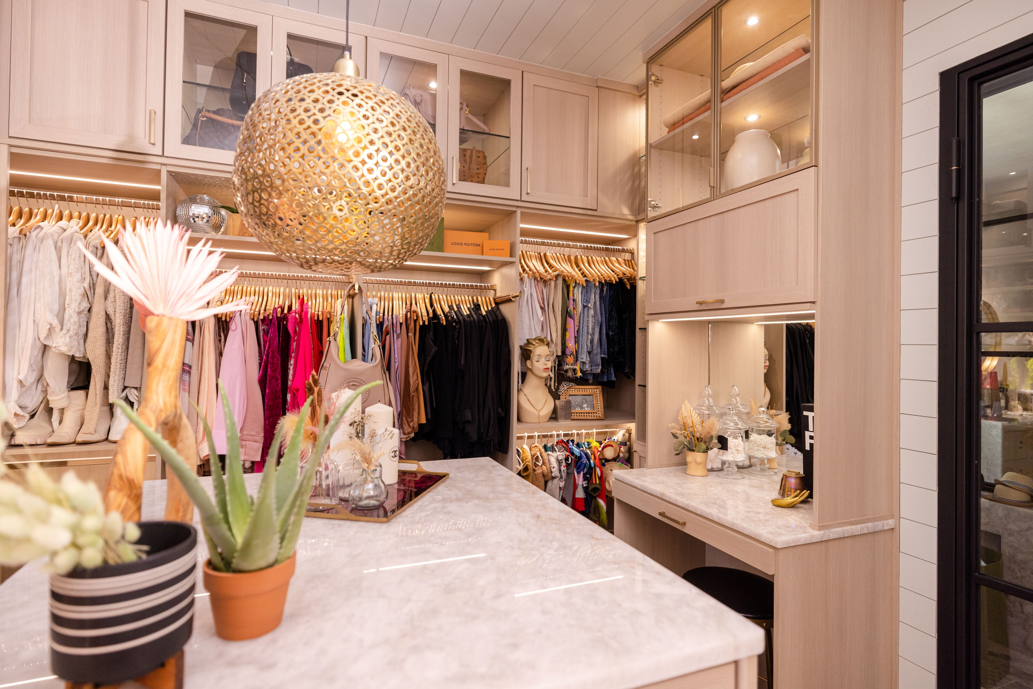 When high fashion meets luxe closet design | Woodworking Network